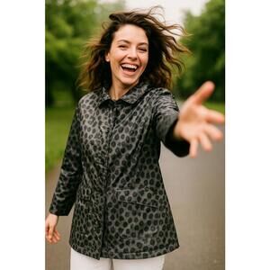 Chic Women's Leopard Print Coat - Stylish and Comfortable